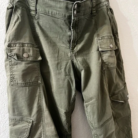 Women’s Cargo Pants - Beige , Gray, and Green - Picture 7 of 9